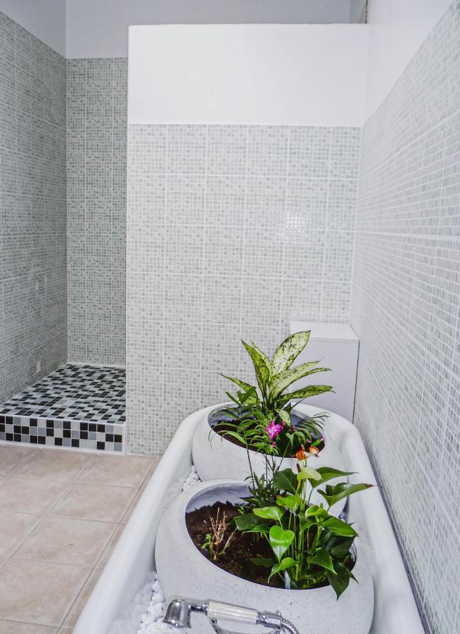 La Laujere Ivie - Gite & Piscine Privative Saint-Hilaire-du-Bois  Dış mekan fotoğraf